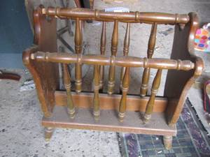 lot 129 image: MAGAZINE RACK