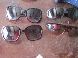 lot 154 image: lot of 4 pair of womens sun glasses