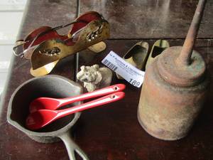lot 189 image: small brass shoes, brass eye glass holder, OIL Can,  mini cast iron Pot,  2 red spoons