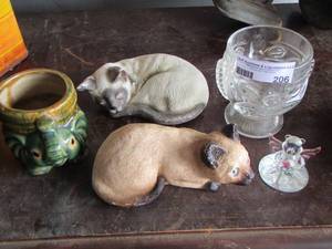 lot 206 image: animal figurines - elephant coffee cup- glass mini bear cup