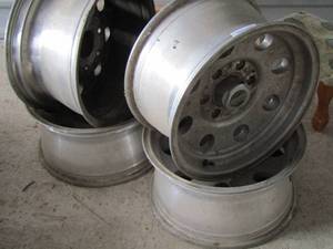 lot 16 image: American racing 6 lug rims qty 4