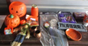 lot 224 image: large lot of Halloween dcor