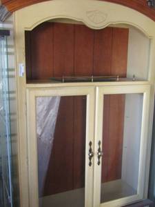 lot 24 image: DISPLAY CASEHUTCH - DBL DOORS GLASS FRONT AND 1 DRAWER  - CURVED TOP