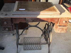 lot 25 image: VINTAGE TREDLE SEWING MACHINE IN CABINETTABLE