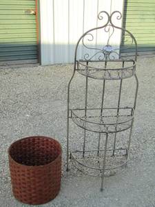 lot 28 image: METAL DECORATIVE 3 LEVELS - HALF MOON  WITH PLANTER POT