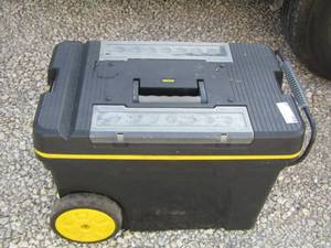 lot 30 image: STANLEY ROLLING TOOL BOX & MIGHT JUST HAVE A FEW ITEM IN IT