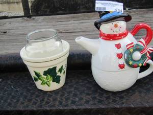 lot 234 image: SNOWMAN  TEA FOR ONE -  PLANTERS, VASE  PLUS