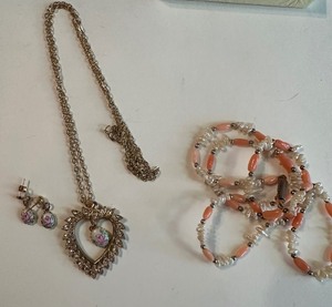 lot 243 image: HEART NECKLACE W MATCHING EARRINGS  PINK  ROSE DROPIN HEART  ON CHAIN  &  WHITE  WPINK BEAD NECKLACE