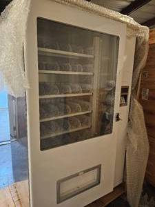 lot 2 image: BRAND NEW VENDING MACHINE XT0927T581 STILL IN SHIPPING CRATE READY TO BE SET UP AND PUT TO WORK. THIS UNIT IS VERY HEAVY. ONE WAS OPENED TO TAKE THE PICTURES BUT STILL IN CRATE. SAME PICTURES USED FOR ALL FIVE LOTS. SEE FULL DESCRIPTION