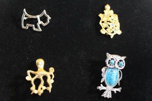 lot 11 image: Signed AAI, Avon and Gerrys jewelry. See descriptions.