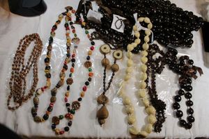 lot 122 image: Hawaiian nut necklaces, see and nut jewelry