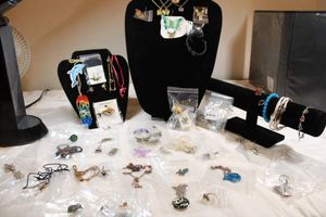 lot 119 image: Animal themed jewelry