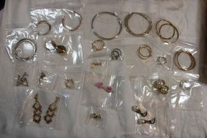 lot 116 image: (20) Matched earrings