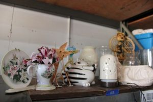 lot 163 image: Home Dcor - Flower platevase, Cat teapot, Diffuser, Vases and Cat dcor