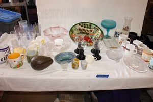 lot 172 image: Glassware and dishes - contains vintage mugs and ceramic avocado dish. See photos.