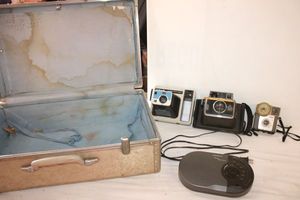 lot 182 image: Vintage cameras in vintage suitcase Plus sleep machine.