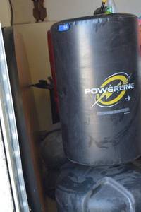 lot 216 image: Portable punching bag - Powerline (black)