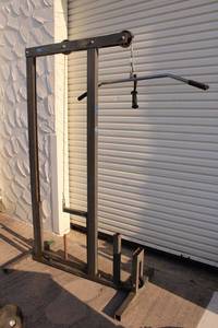 lot 212 image: Lateral Pull weight machine