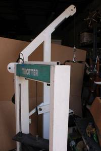 lot 213 image: Lat Pulldown weight machine