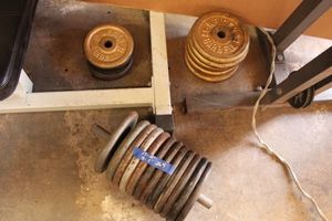 lot 264 image: Round edge Barbell weights - (17) 10 LB, (4) 5 LB