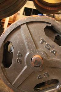 lot 260 image: 45 LB Barbell weights - 2 total