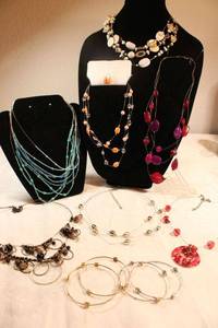 lot 101 image: Wire necklaces, Assorted (9 ct)