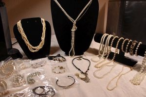 lot 84 image: (20) Faux pearl jewelry selection. Includes necklaces, bracelets