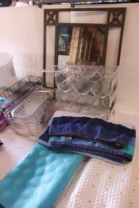 lot 278 image: Bath and shower mats, shower currtain, wall mirror, refrigerator storage bins