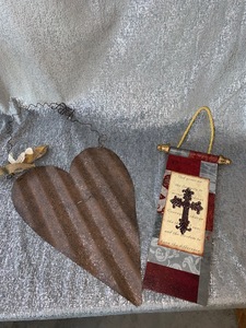 lot 37 image: Home wall decor - see pics