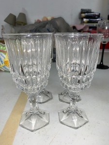 lot 11 image: set of 4 Vintage fostoria Heritage Lead Crystal wine glasses