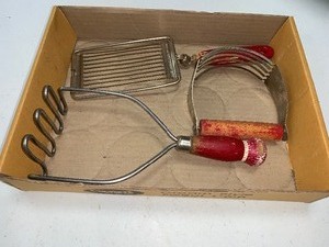 lot 18 image: Vintage kitchen utensils see pics