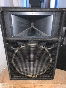 lot 8 image: 1-Yamaha passive PA Speaker 15 in w horn