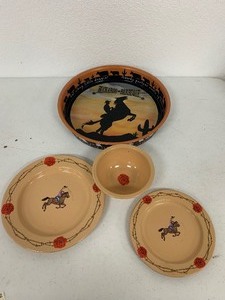 lot 25 image: Westen metal tray and metal dishes giddy up and Bid