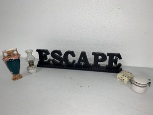lot 26 image: selection of home decor see pics