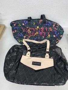 lot 32 image: Victoria Secret bag and mary kay bag These are nice clean in great shape