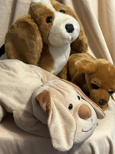 lot 155 image: Stuffed dogs, modern and vintage-SOOOO CUTE