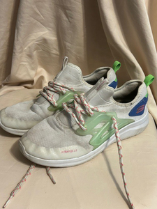 lot 156 image: Sketcher shoes, size 10
