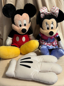 lot 167 image: Minnie, Mickey and Disney glove