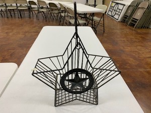 lot 184 image: Metal Texas star decorative basket with handle - see pics