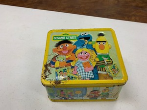 lot 194 image: Vintage Sesame Street lunch box with thermos - metal - see pics