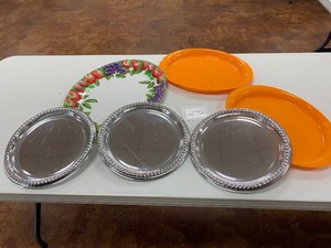 lot 199 image: Plastic trays - see pics
