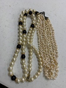 lot 66 image: NICE Ladies necklaces