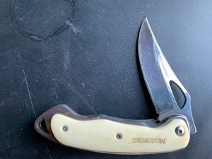 lot 83 image: Very nice Mossberg lockblade knife