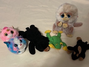 lot 104 image: TY toys, modern and vintage