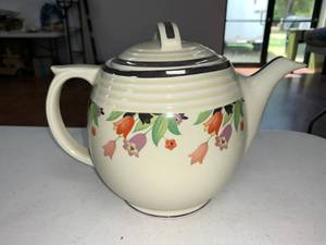 lot 117 image: Hall Large tea pot Beautiful U.S.A.