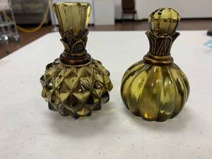 lot 118 image: Decor perfume bottles-See Pics