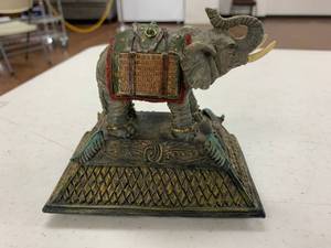 lot 142 image: Elephant home decor nice