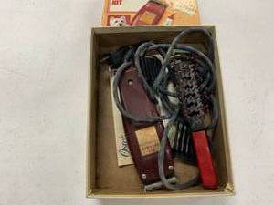 lot 125 image: Pet grooming clippers and more in box