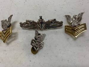 lot 135 image: Military pins