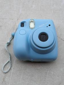 lot 1 image: Instax Mini 7 Camera